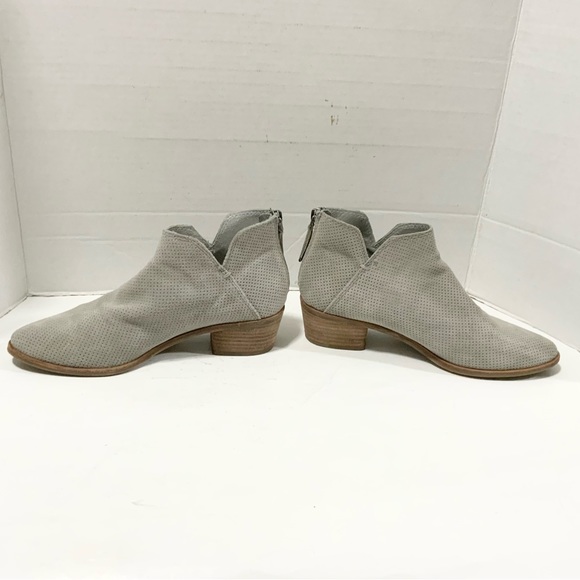 Dolce Vita Karsen Gray Perforated Suede Ankle Bootie Womens Size 8 - Picture 5 of 10